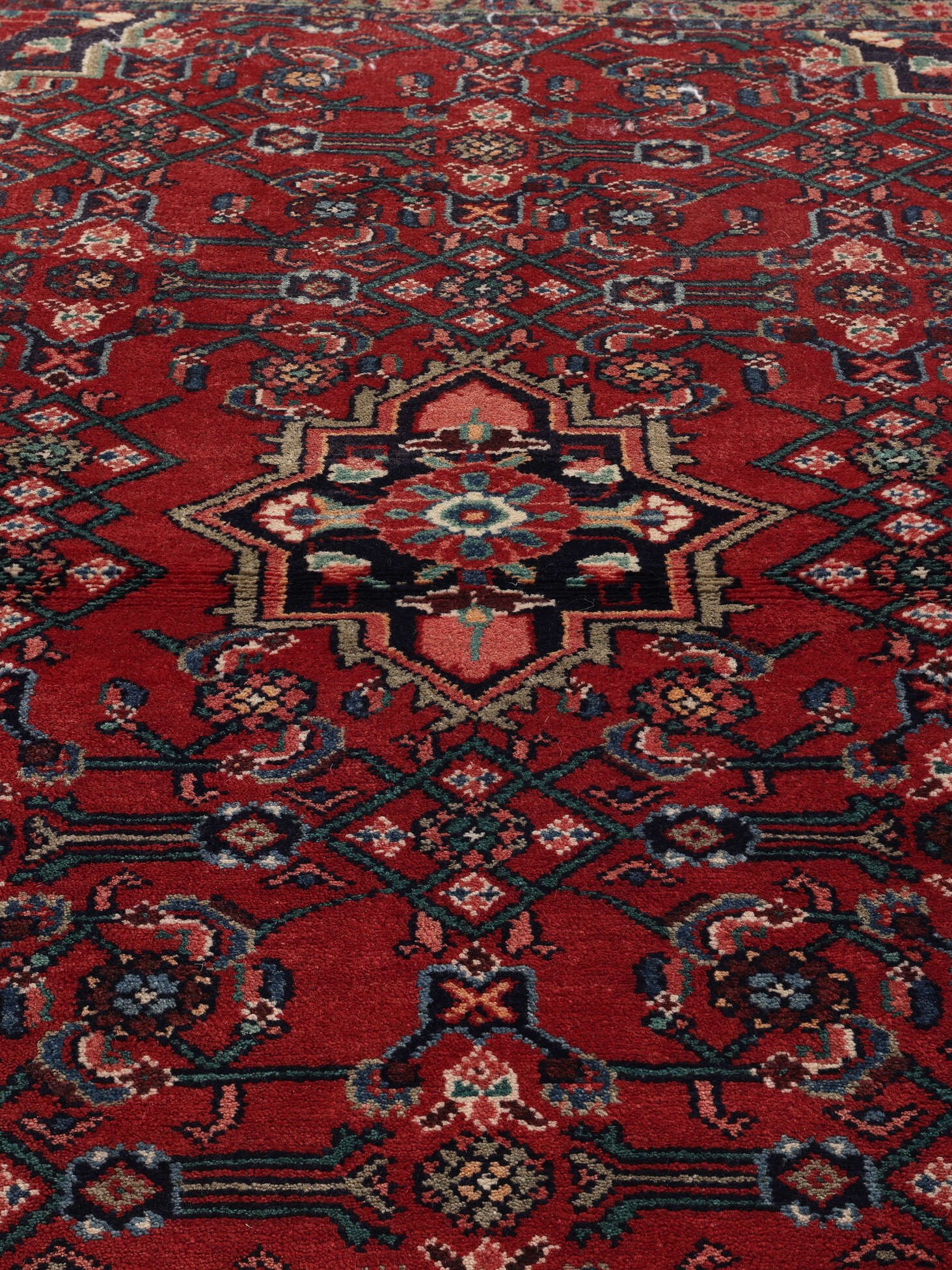 
    Hamadan - Dark red - 89 x 140 cm
  
