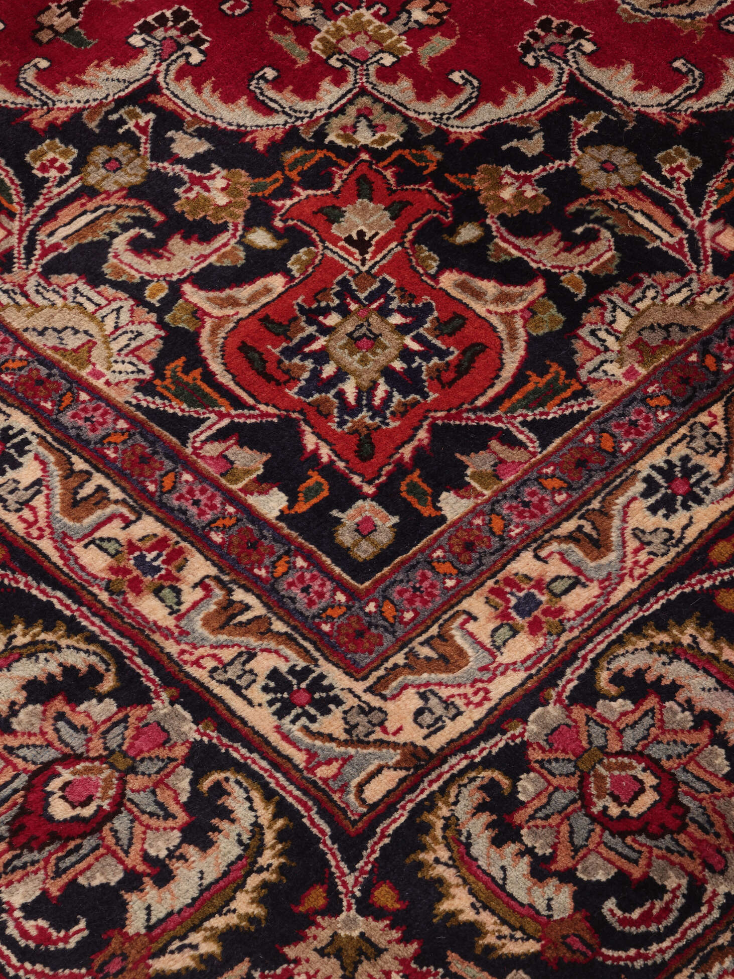 
    Mashad - Dark red - 247 x 300 cm
  