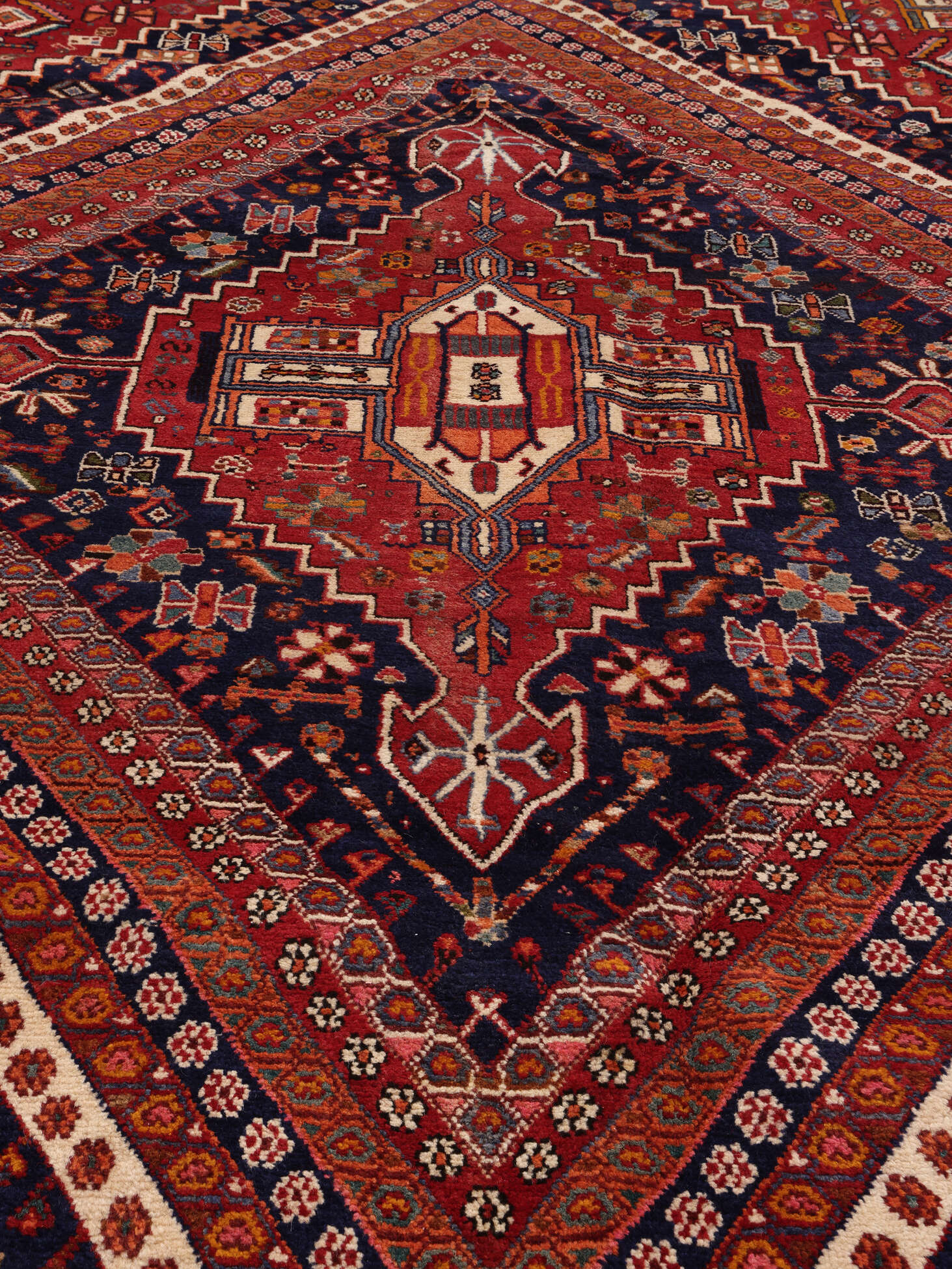 
    Qashqai Fine - Dark red - 179 x 275 cm
  
