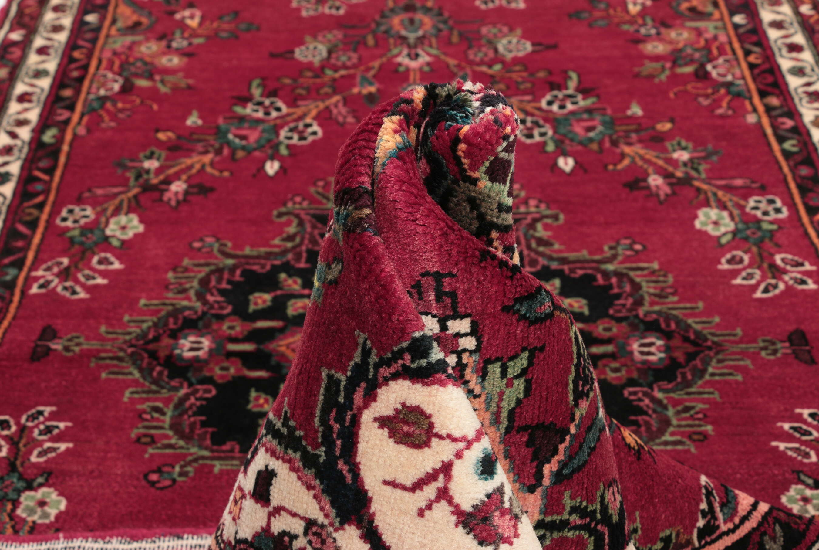 
    Hamadan - Dark red - 115 x 395 cm
  
