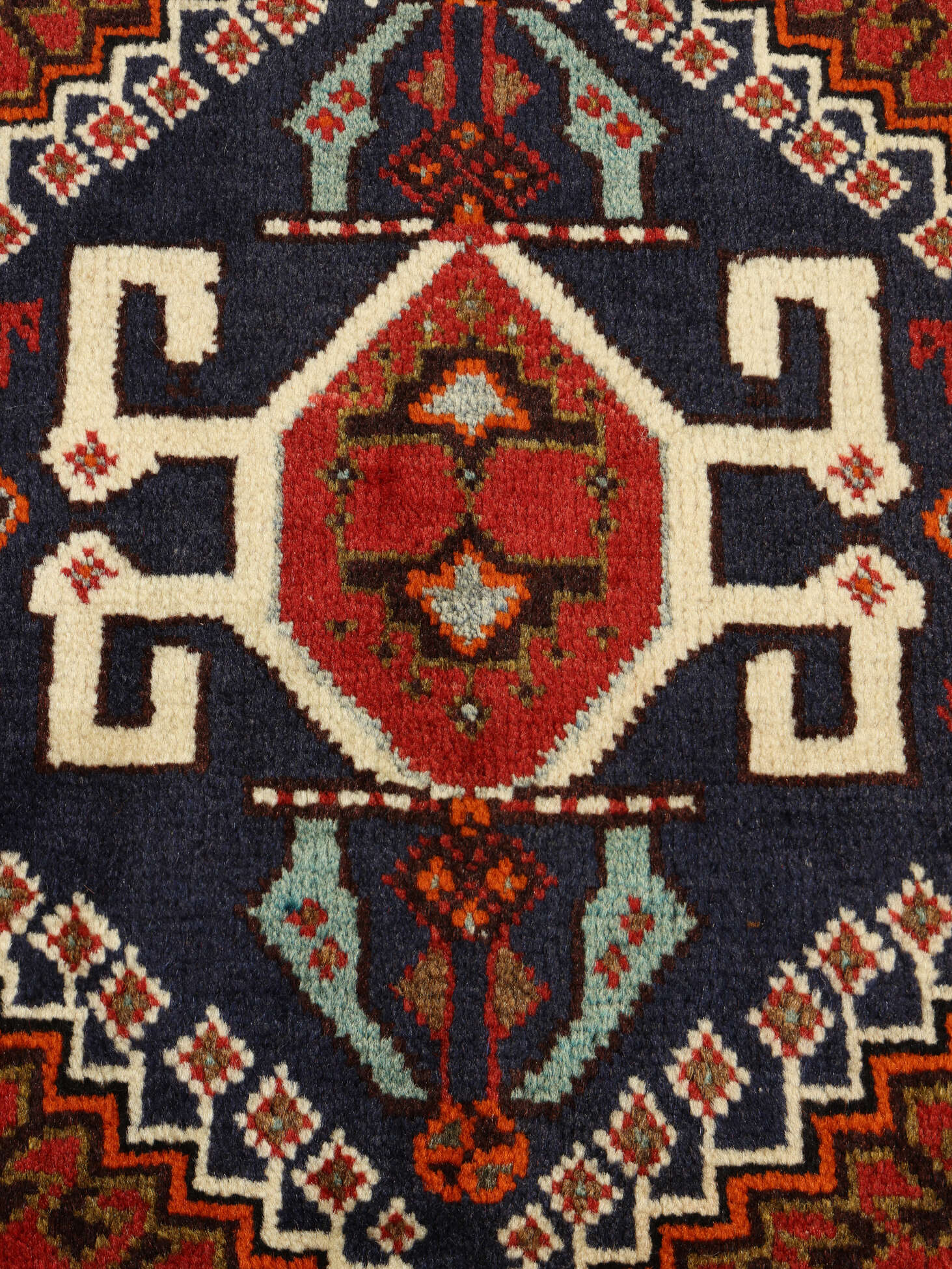 
    Qashqai - Dark red - 58 x 65 cm
  