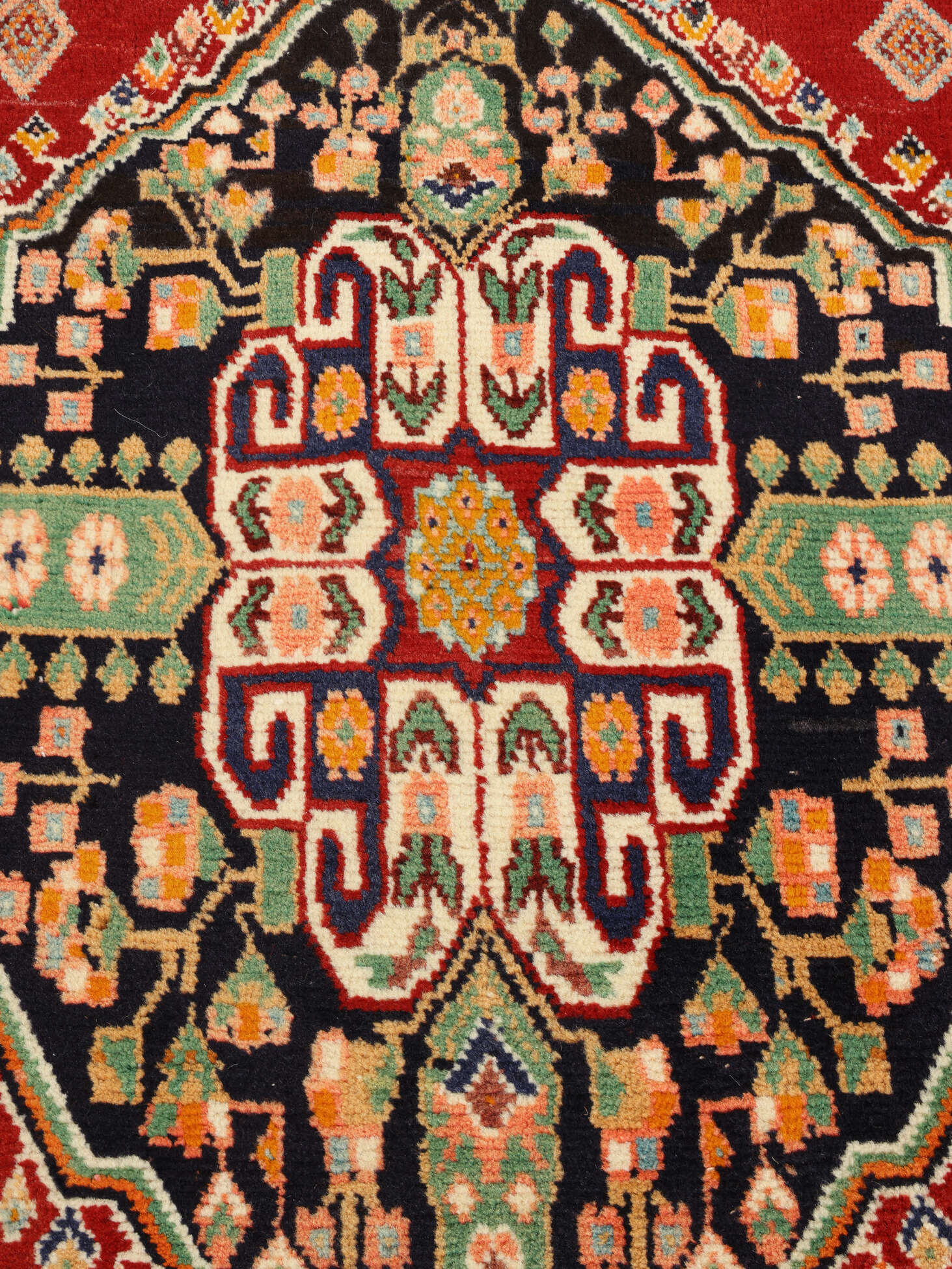 
    Qashqai - Dark red - 67 x 70 cm
  