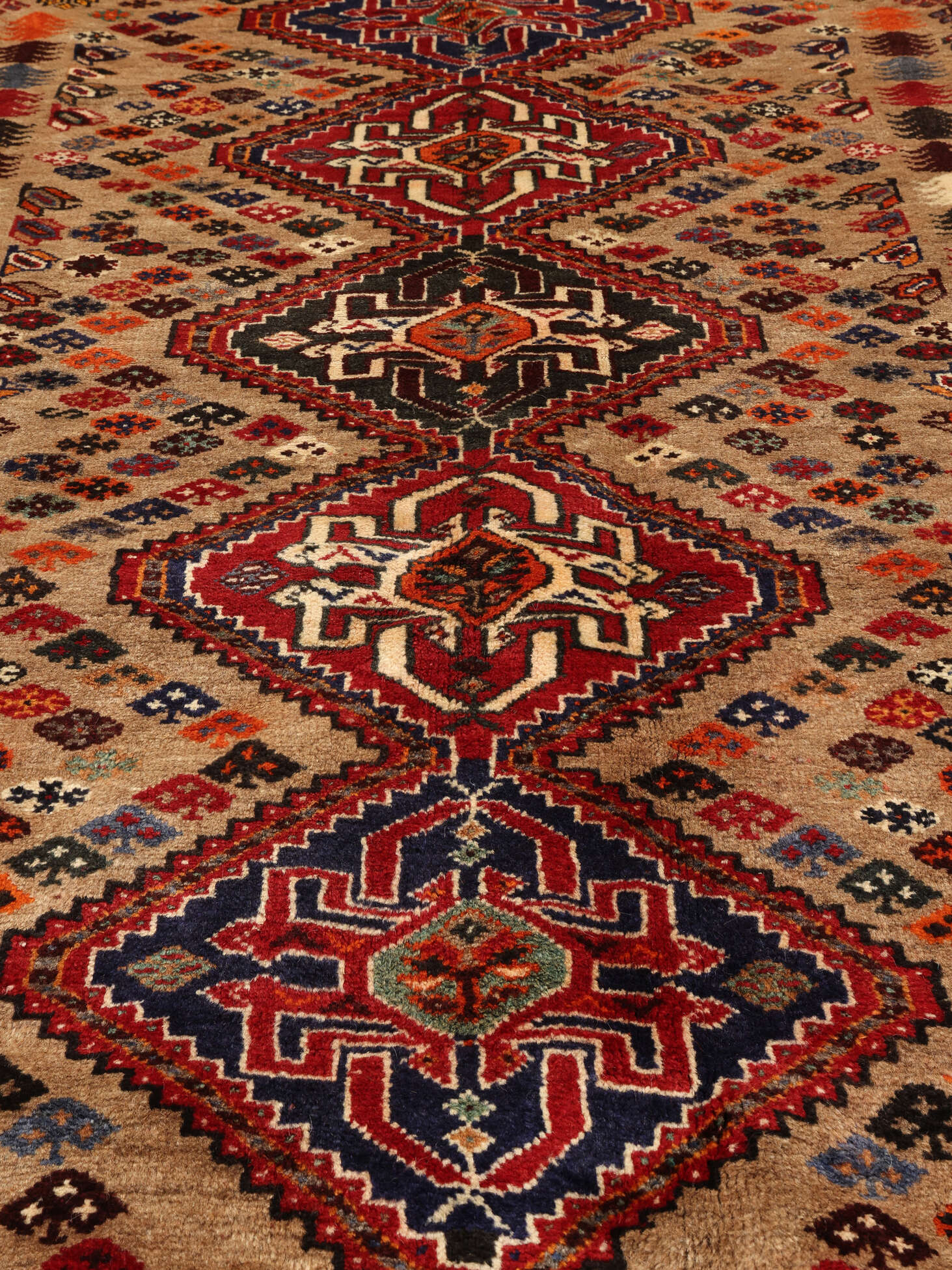 
    Qashqai Fine - Brown - 166 x 262 cm
  
