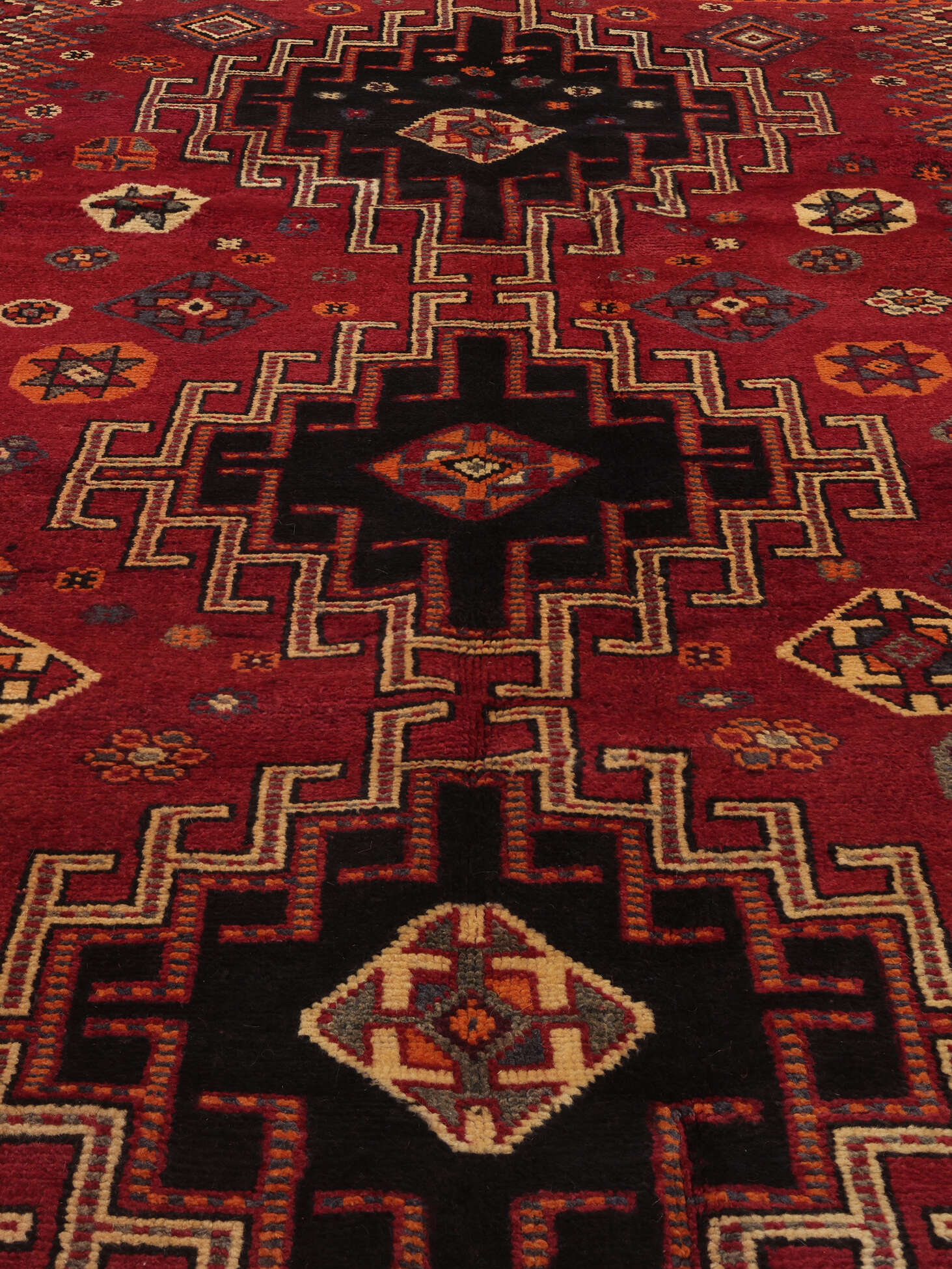 
    Shiraz - Dark red - 162 x 258 cm
  