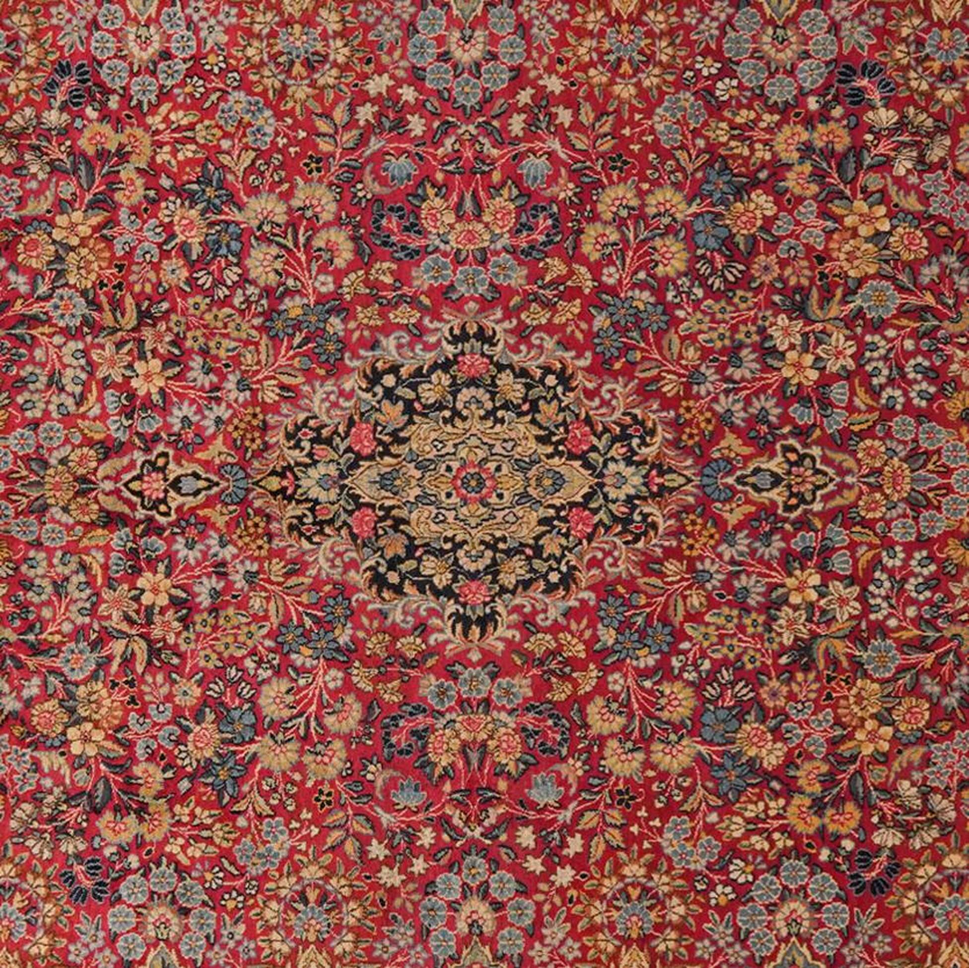 
    Kerman Ravar - Dark red - 270 x 391 cm
  