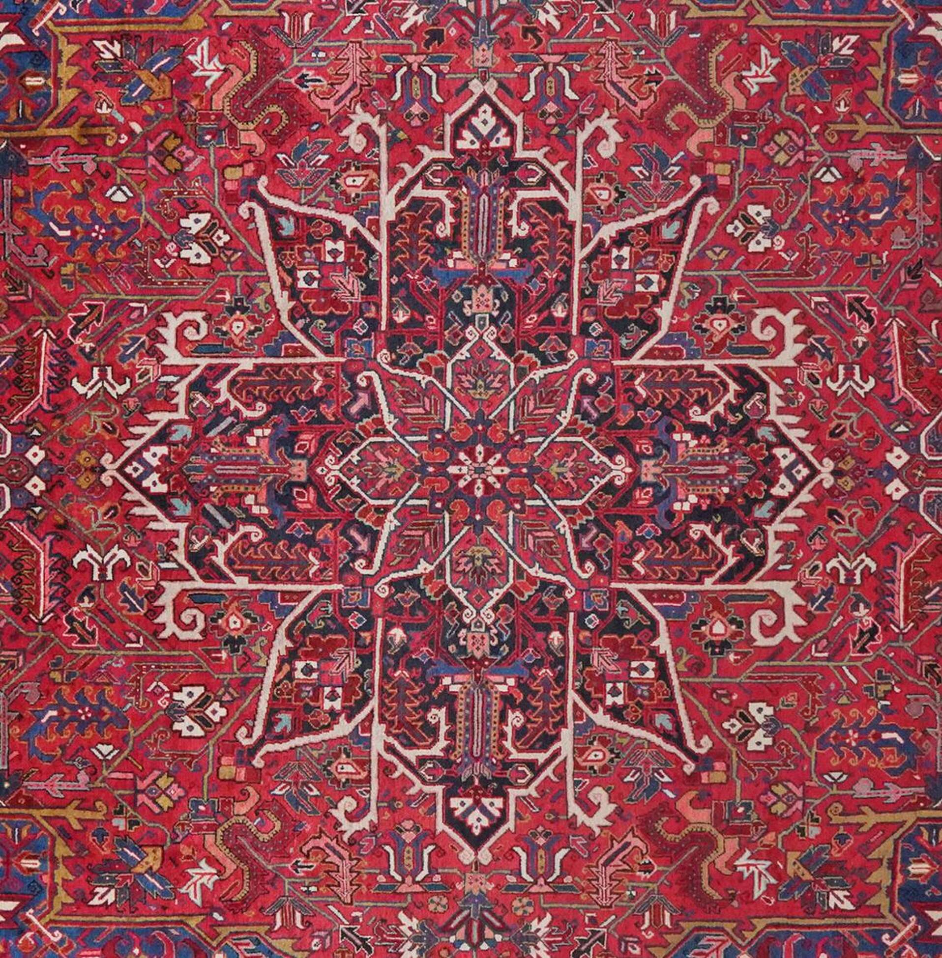 
    Heriz - Dark red - 304 x 383 cm
  