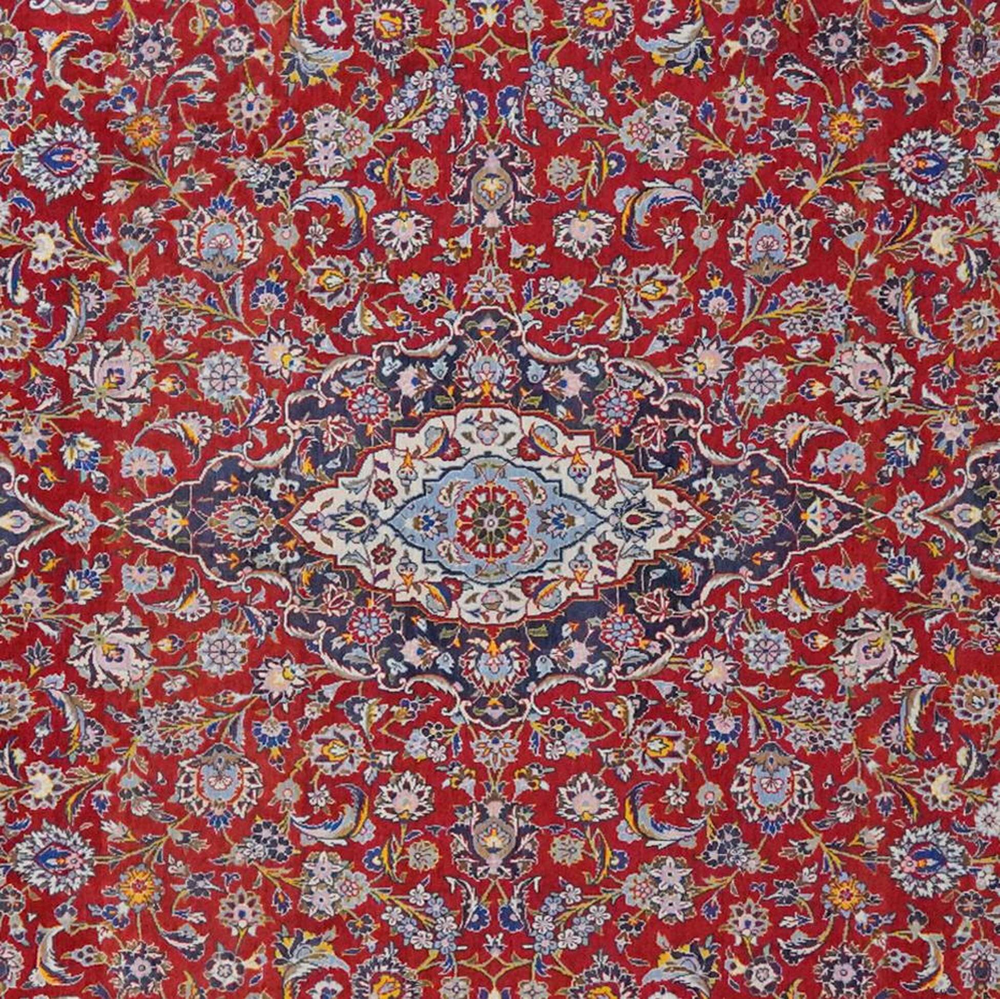 
    Keshan - Dark red - 295 x 443 cm
  