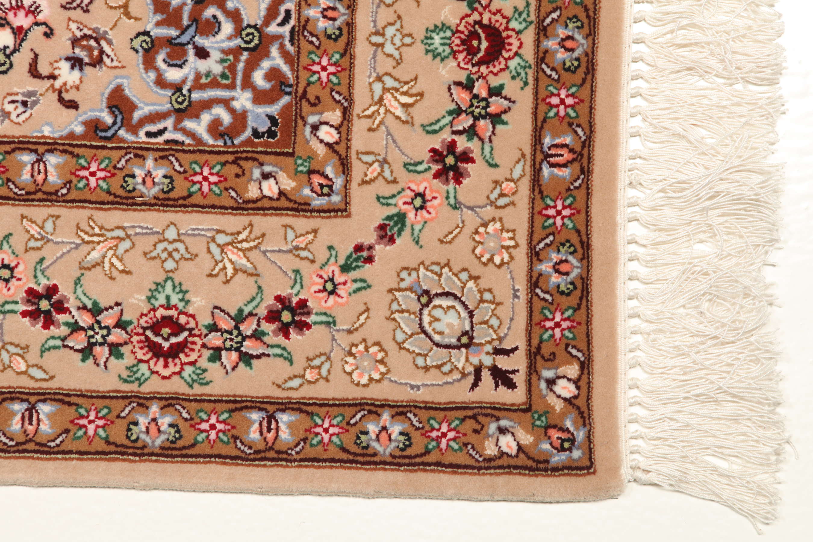 
    Isfahan silk warp - Beige - 108 x 161 cm
  
