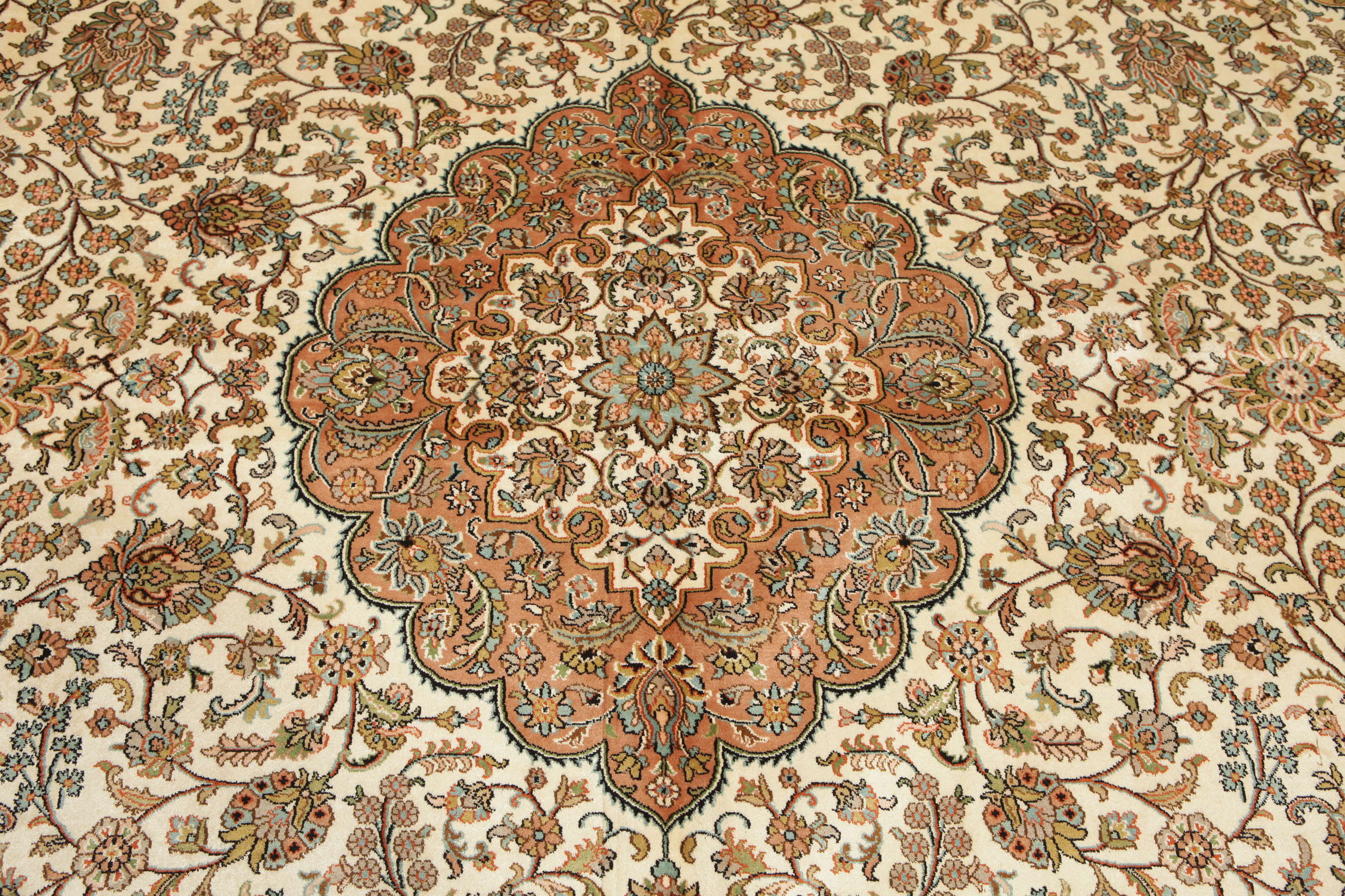 
    Kashmir pure silk - 307 x 399 cm
  