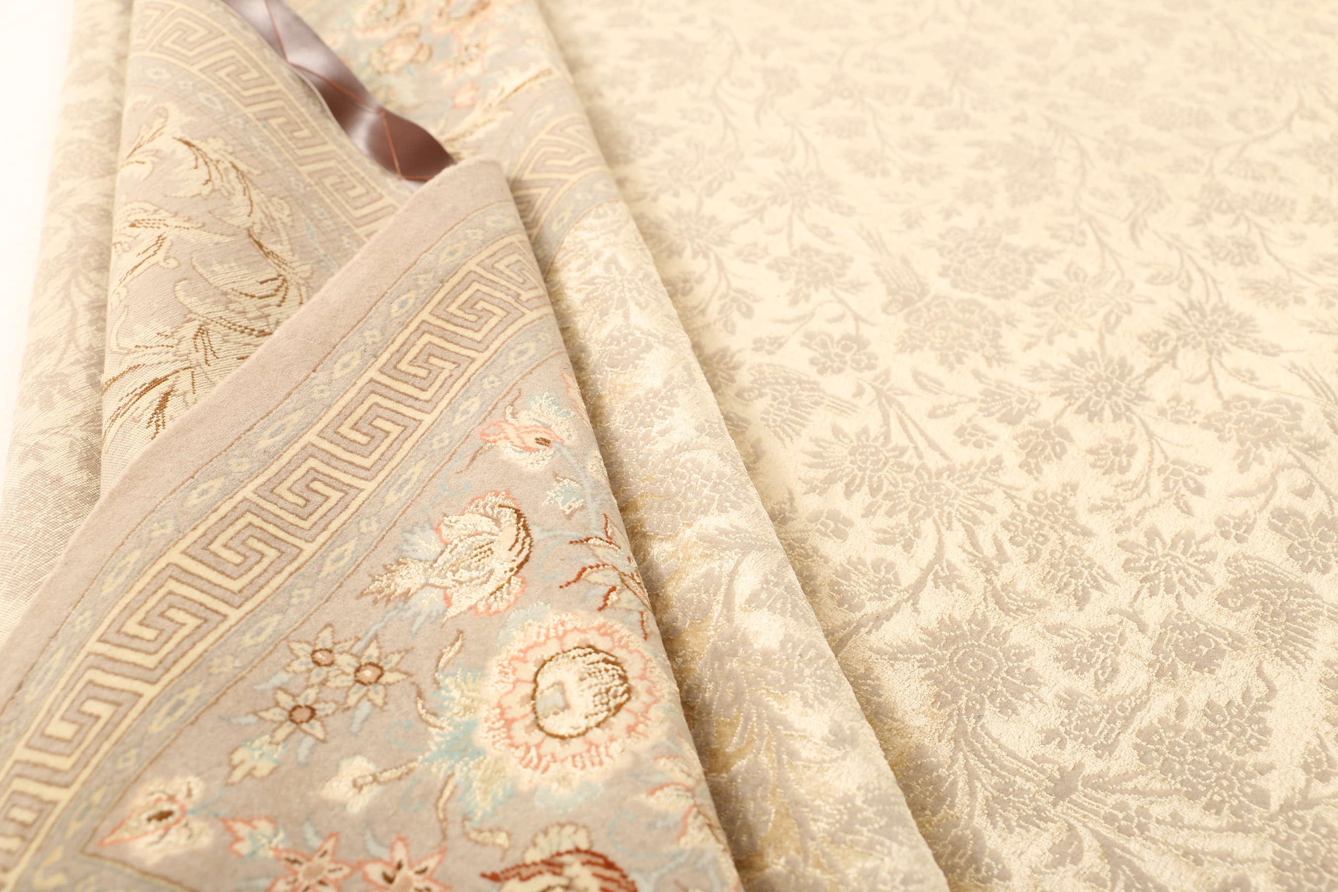 
    Isfahan silk warp Signed: Dardashti - Beige - 247 x 312 cm
  