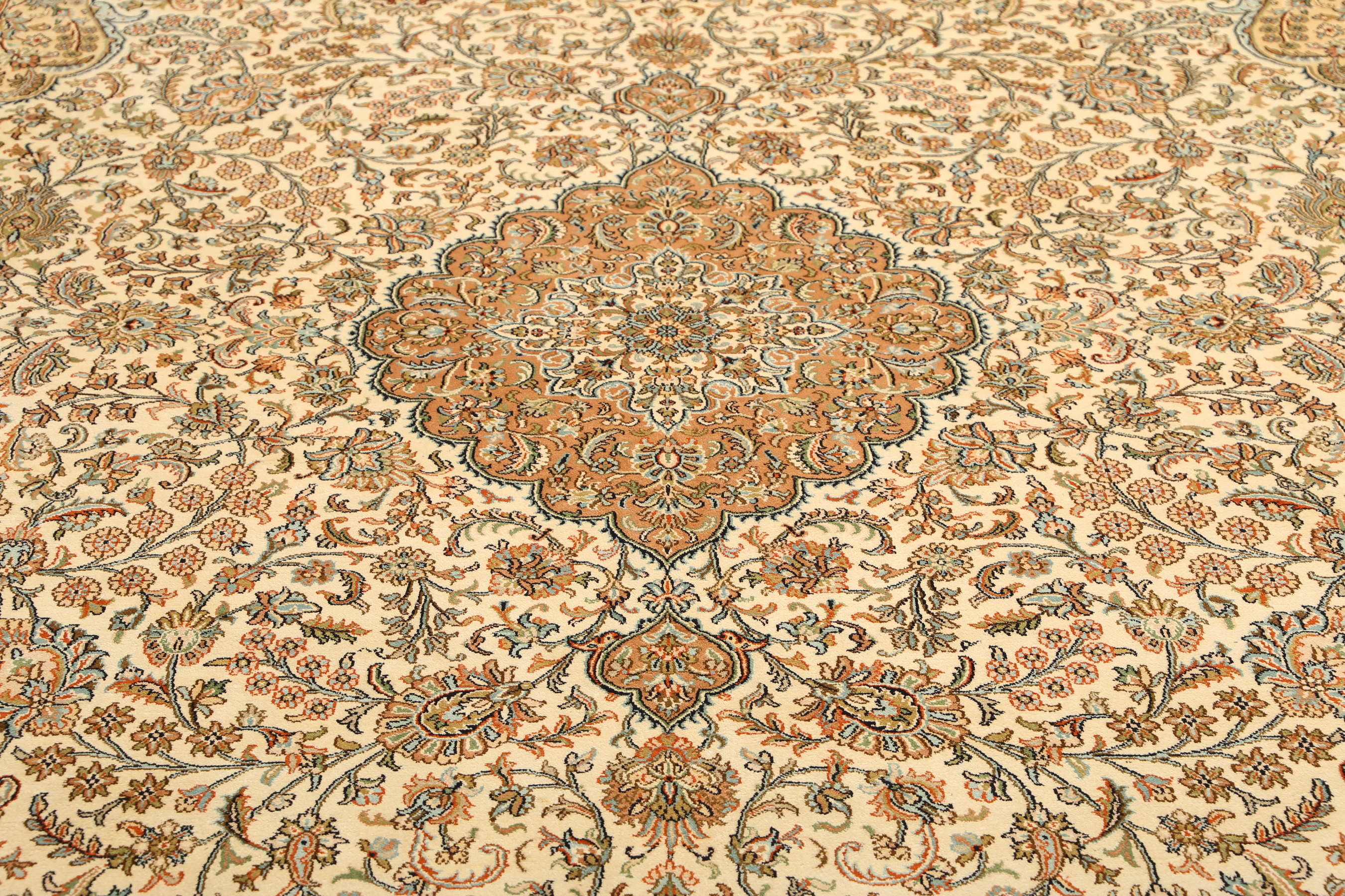 
    Kashmir pure silk - Beige - 244 x 347 cm
  