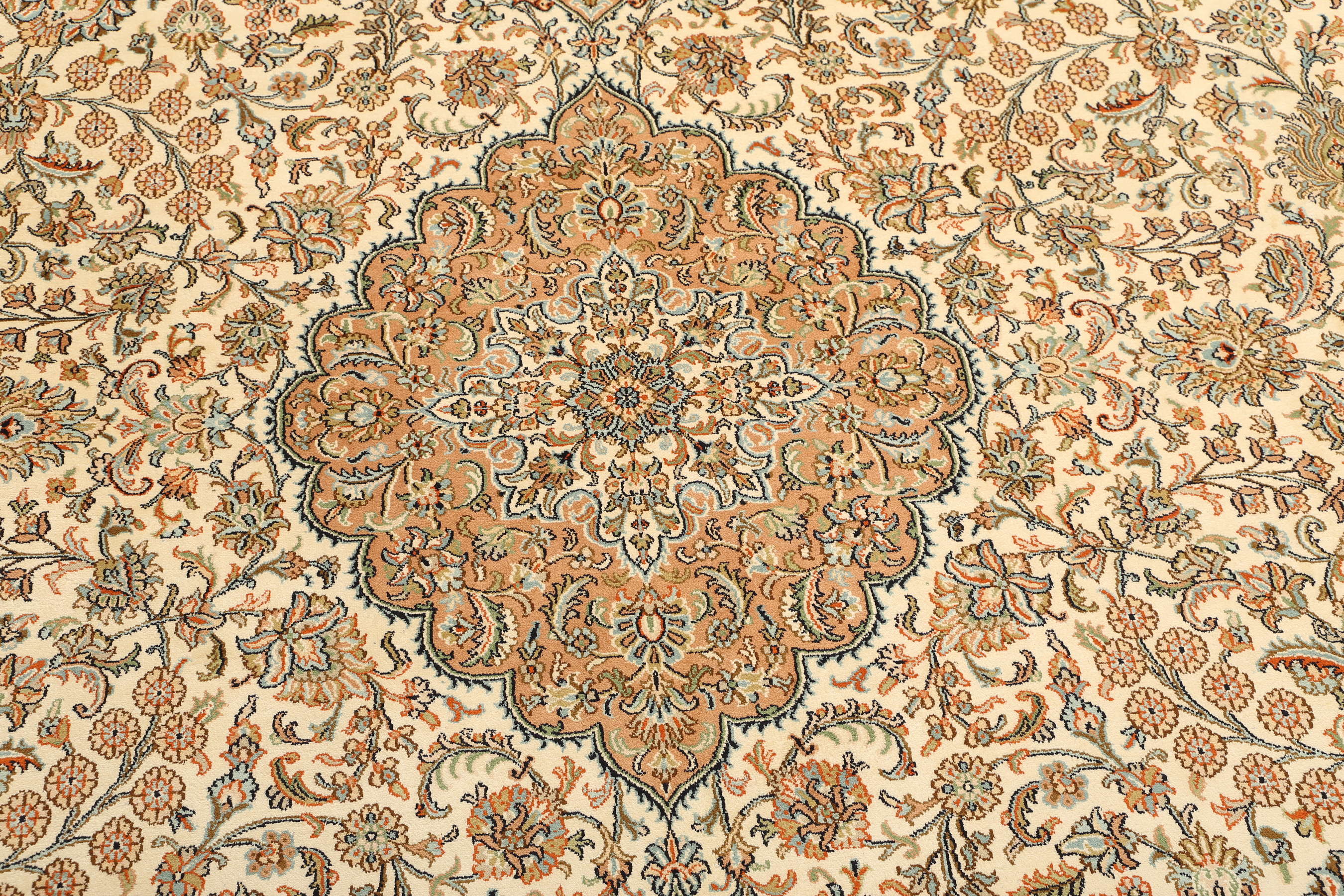 
    Kashmir pure silk - Beige - 244 x 347 cm
  