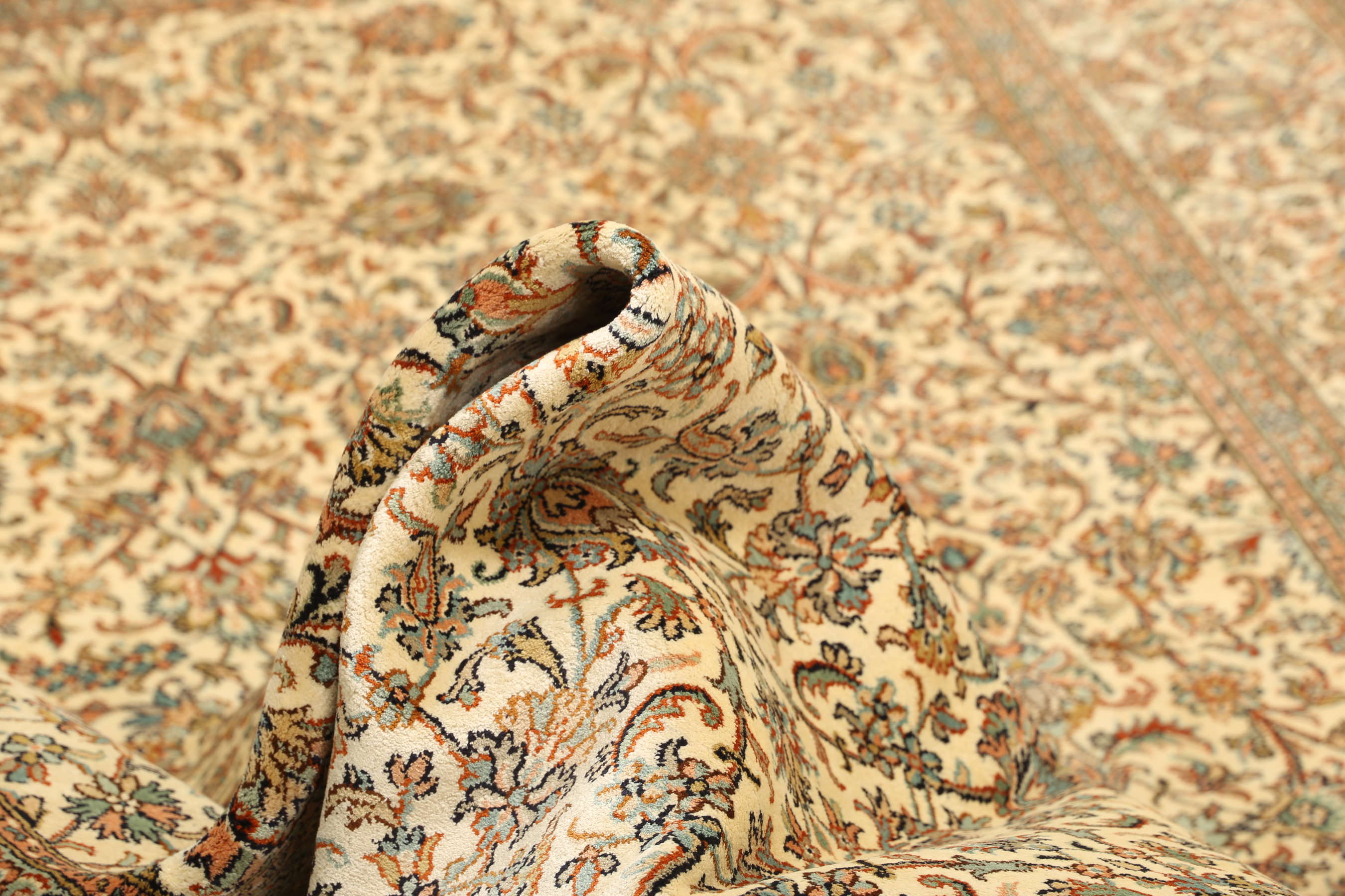 
    Kashmir pure silk - Beige - 184 x 276 cm
  