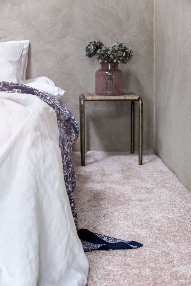 Pink runner shaggy piramit 3.5 kg -  Carpet in a bedroom.