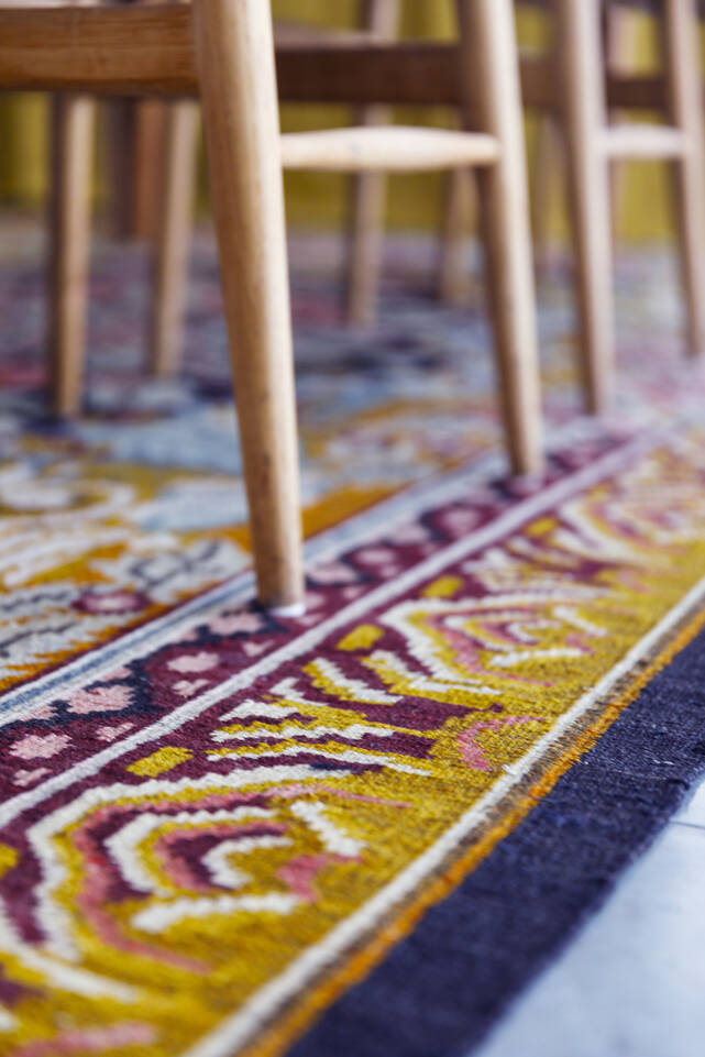 Brown / yellow  rose kelim moldavia -  Carpet in a dining area.