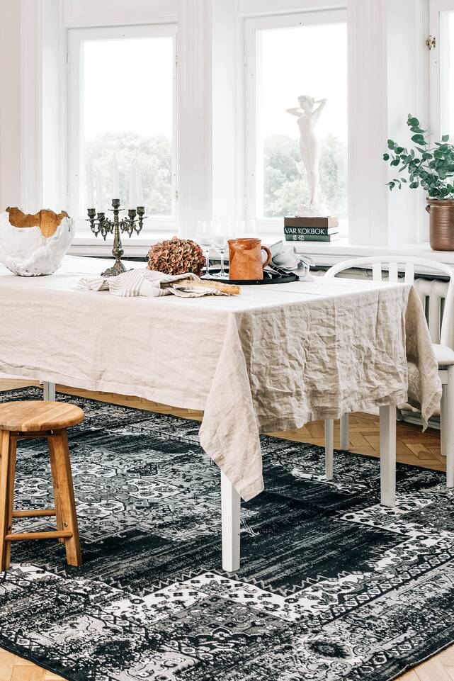 Black / grey  a-w antique collection -  Carpet in a dining area.