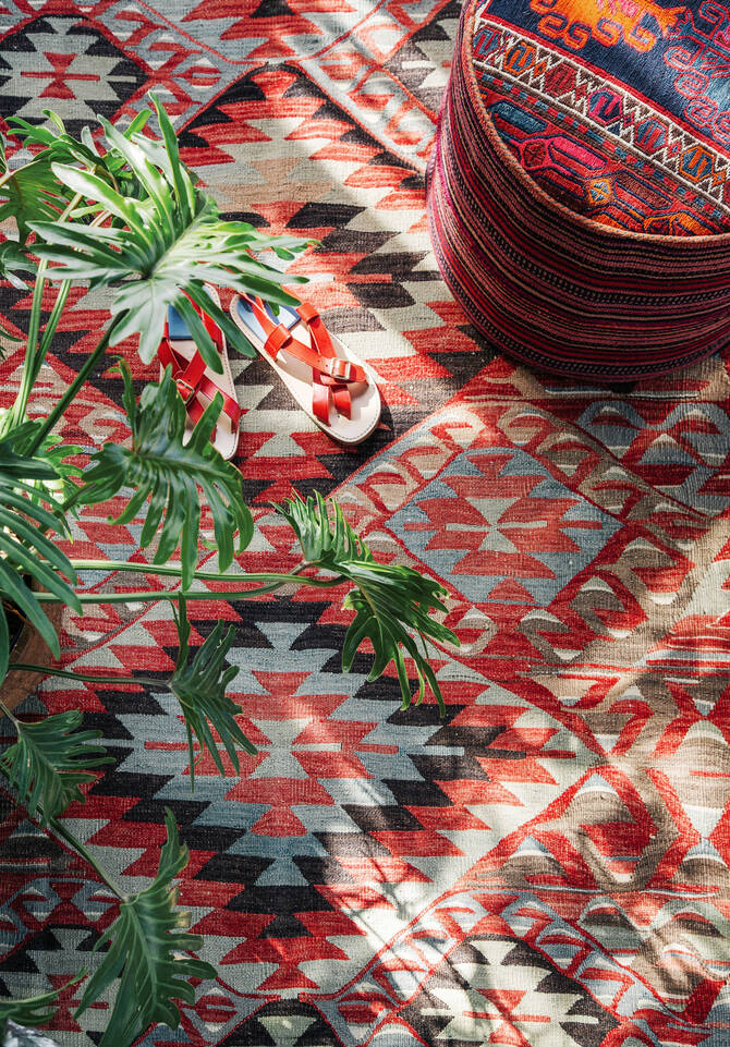 Red  kilim vintage turkish -  Carpet in a living room.