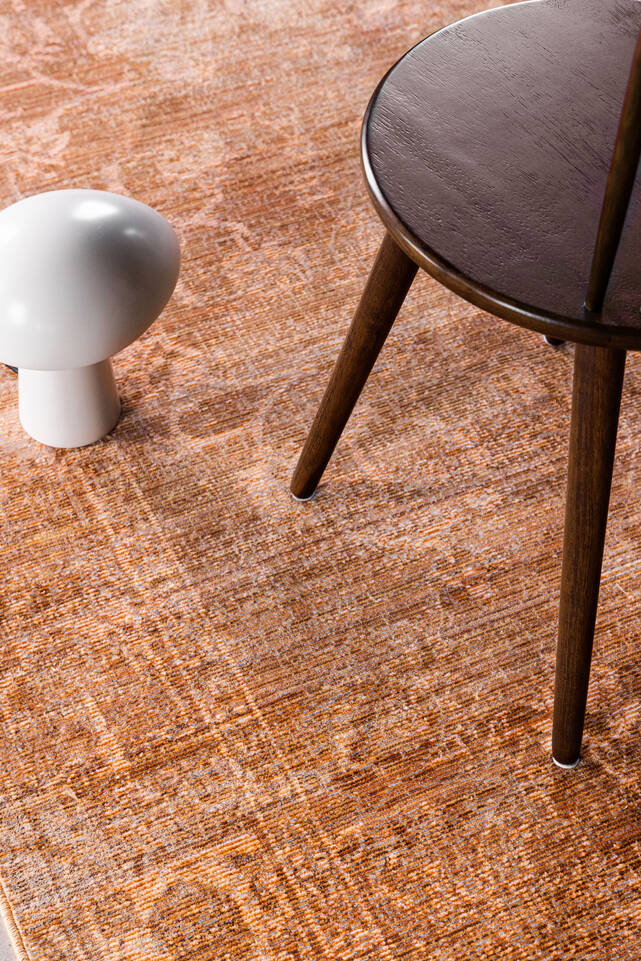 Red  aqua silk -  Carpet in a dining area.