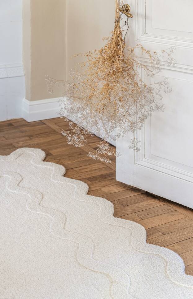 White runner handtufted -  Carpet in a living room.