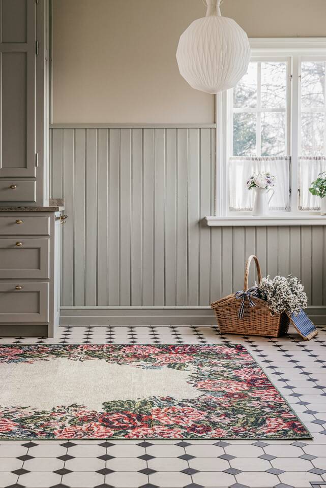 White  kaplan floors printed -  Carpet in a living room.