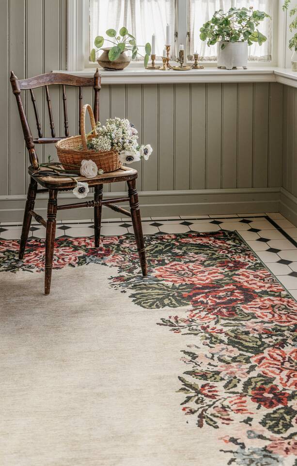 White  kaplan floors printed -  Carpet in a hallway.