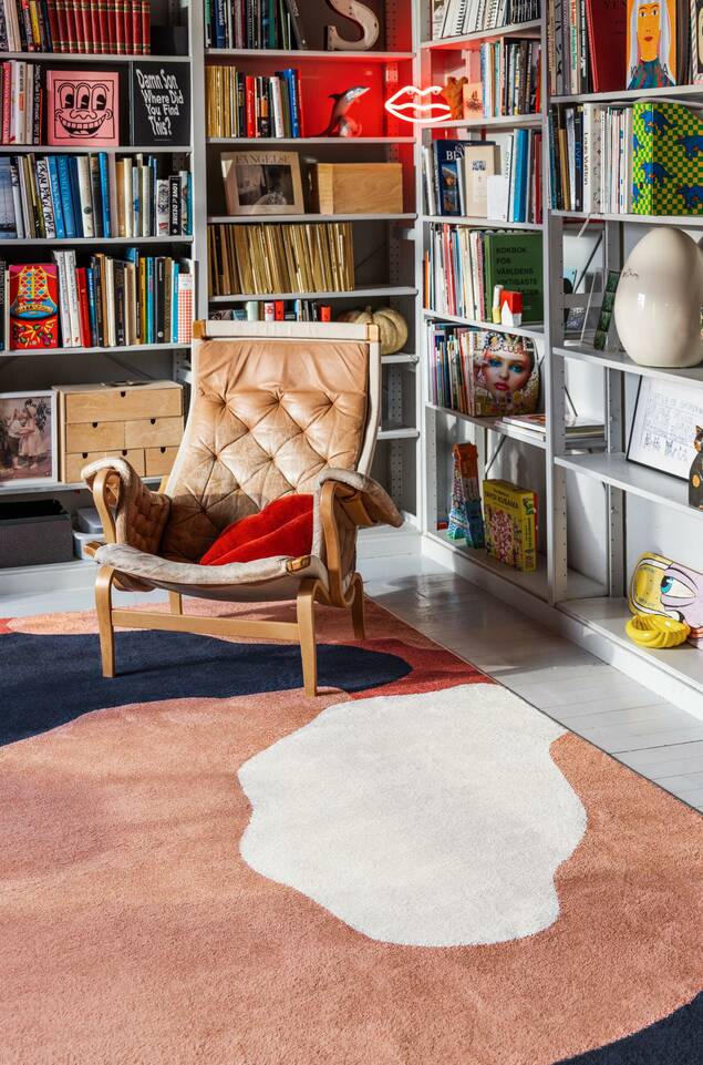 Red  milano pp jute -  Carpet in a living room.