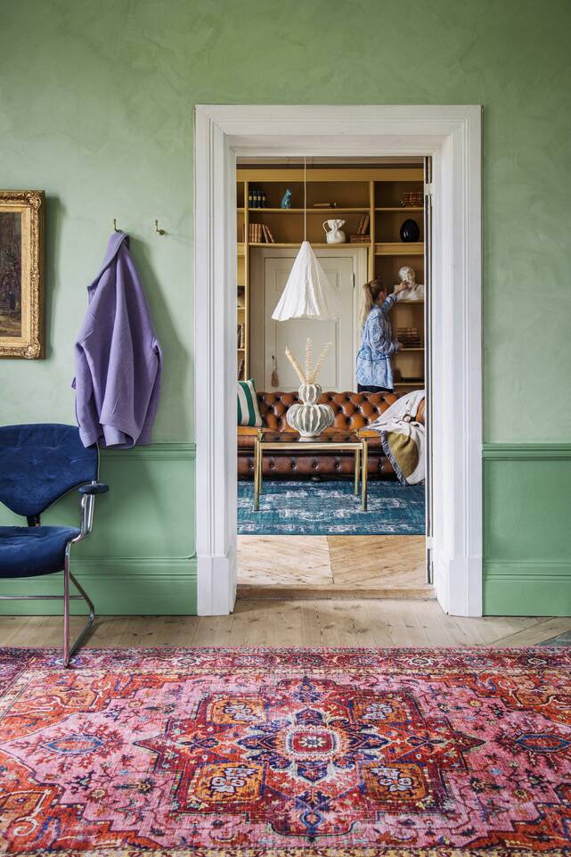 Red  kaplan floors printed -  Carpet in a living room.