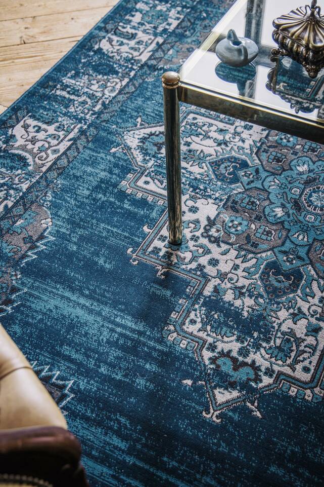 Blue  a-w antique collection -  Carpet in a living room.