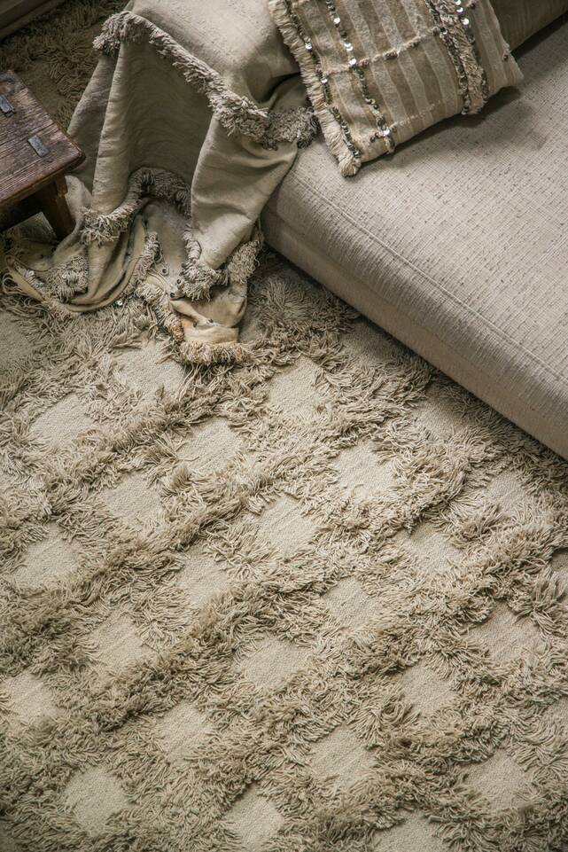 White  kilim modern -  Carpet in a living room.