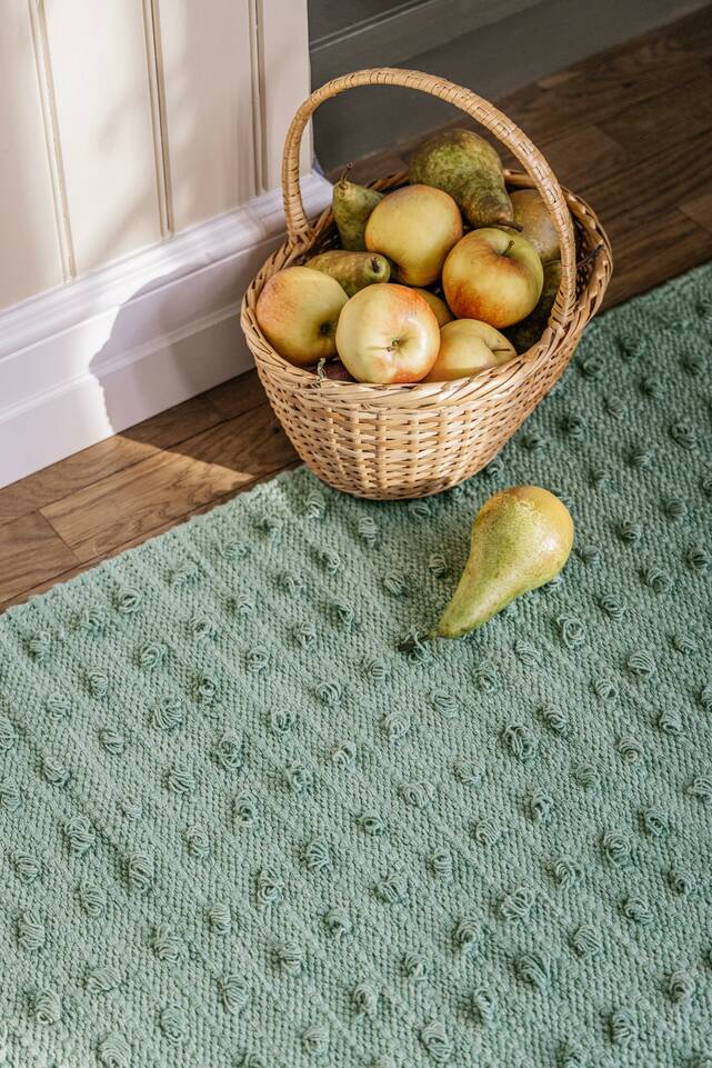 Green  test wool india -  Carpet in a hallway.