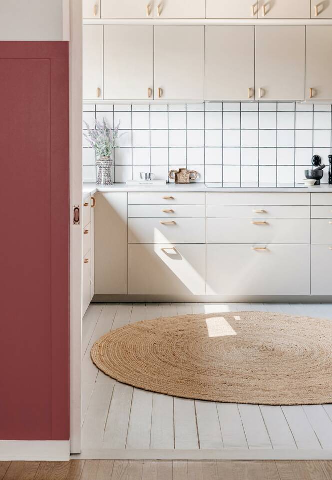 White round kids carpet -   in a kitchen.