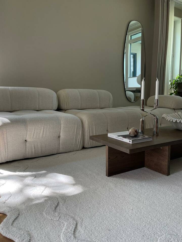 White runner handtufted -  Carpet in a living room.