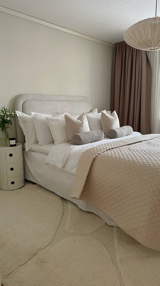 Tappeto  high & low handknotted lana bianco in camere da letto.