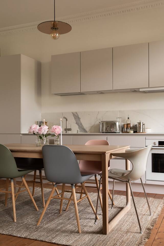 White  jute -  Carpet in a dining area.