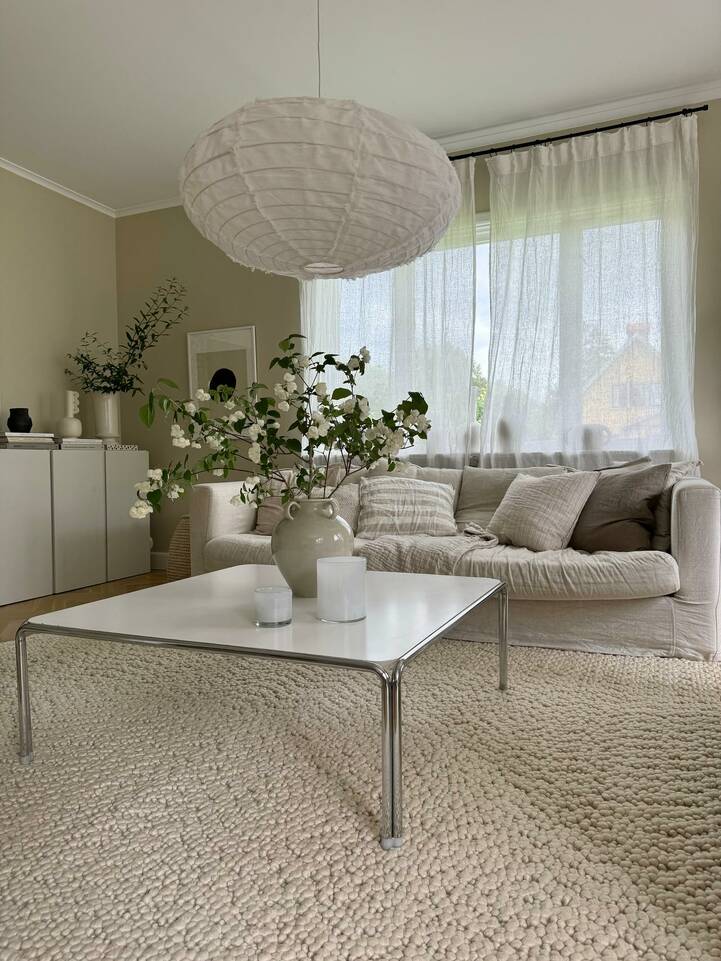 White  kilim drop / struktur -  Carpet in a living room.