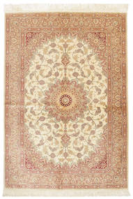 絨毯 ペルシャ クム シルク 署名: Mahaloj 135X200 ベージュ/オレンジ (絹, ペルシャ/イラン)